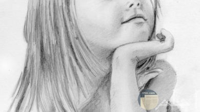 صورة مرسومة بالقلم الرصاص لبنت صغيرة تفكر.